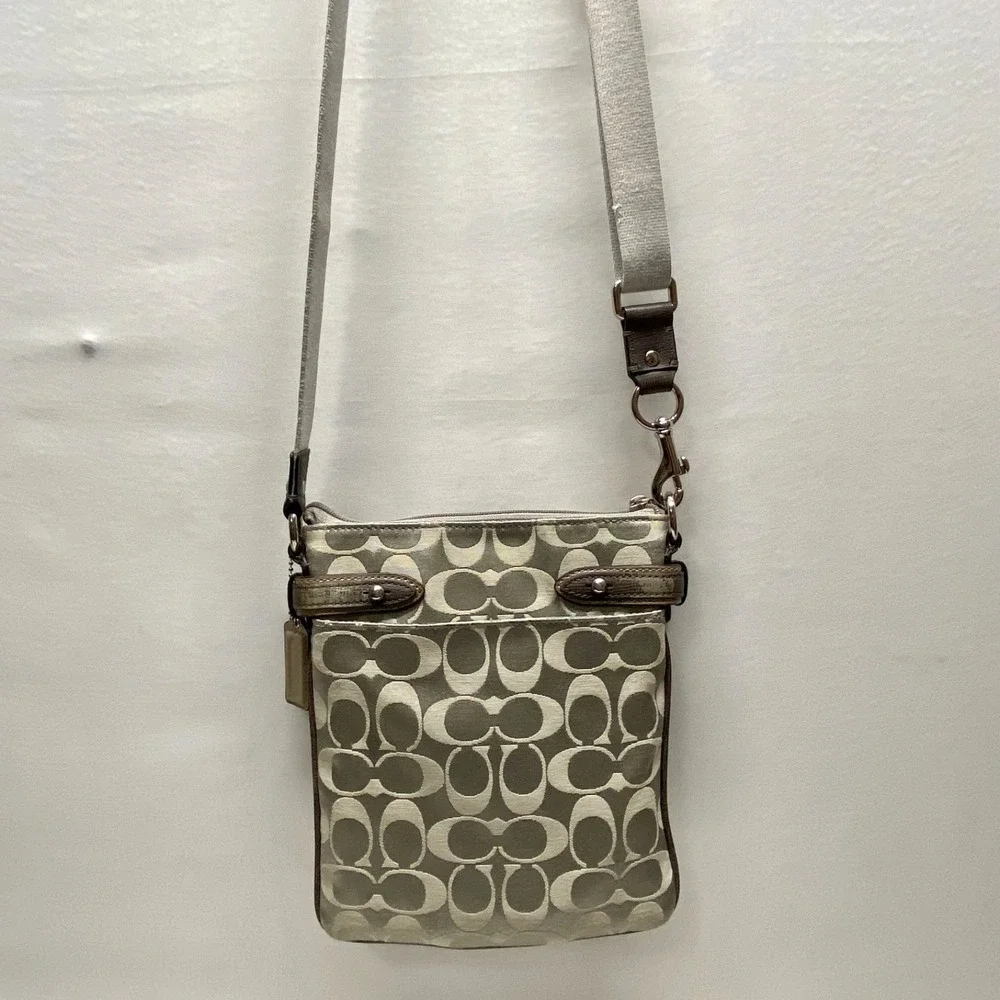 Coach Collette Signature Swingpack 47752 Grey Shimmer Rare Authentic Crossbody